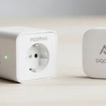 Foto ilustrando a diferença de dispositivos Wi-Fi e Zigbee lado a lado.